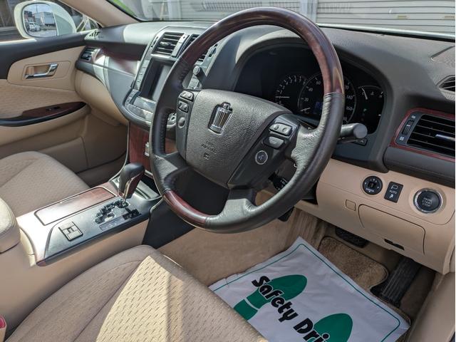 クラウン ロイヤルサルーンｉ－Ｆｏｕｒ　ナビパッケージ　４ＷＤ　ワンオーナー　メーカーナビ　フルセグＴＶ　バックカメラ　ＥＴＣ　クルーズコントロール　パワーシート　プッシュスタート　夏・冬タイヤ（21枚目）