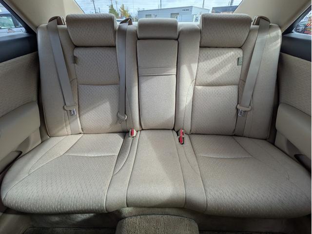 クラウン ロイヤルサルーンｉ－Ｆｏｕｒ　ナビパッケージ　４ＷＤ　ワンオーナー　メーカーナビ　フルセグＴＶ　バックカメラ　ＥＴＣ　クルーズコントロール　パワーシート　プッシュスタート　夏・冬タイヤ（25枚目）