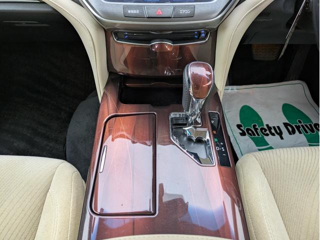 クラウンハイブリッド ロイヤルサルーンＧ　Ｆｏｕｒ　寒冷地仕様　メーカーナビ　フルセグＴＶ　バックカメラ　前後ドラレコ　ＨＩＤライト　ＥＴＣ　シートヒーター　エンジンスターター　クルーズコントロール　ＭＴモード（12枚目）