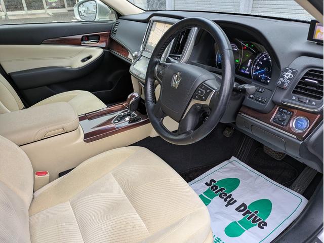 クラウンハイブリッド ロイヤルサルーンＧ　Ｆｏｕｒ　寒冷地仕様　メーカーナビ　フルセグＴＶ　バックカメラ　前後ドラレコ　ＨＩＤライト　ＥＴＣ　シートヒーター　エンジンスターター　クルーズコントロール　ＭＴモード（23枚目）