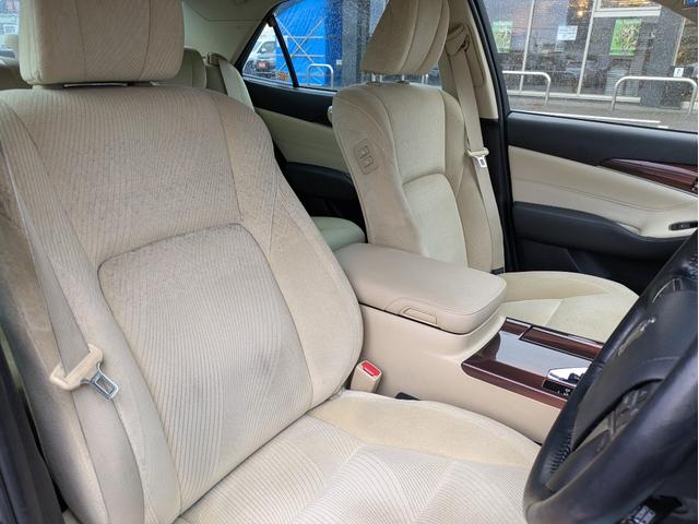 クラウンハイブリッド ロイヤルサルーンＧ　Ｆｏｕｒ　寒冷地仕様　メーカーナビ　フルセグＴＶ　バックカメラ　前後ドラレコ　ＨＩＤライト　ＥＴＣ　シートヒーター　エンジンスターター　クルーズコントロール　ＭＴモード（24枚目）