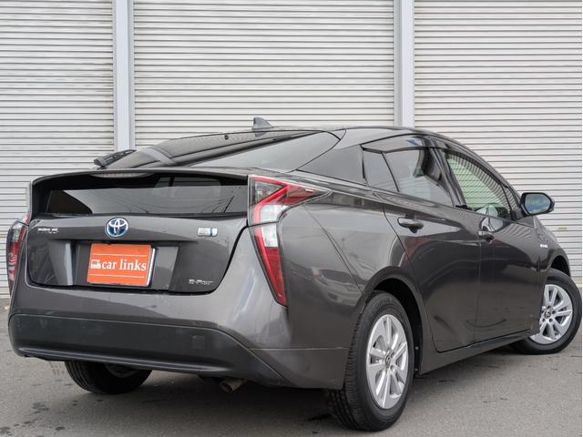 プリウス S 4WD ワンオーナー 寒冷地仕様 社外ナビ フルセグTV バックカメラ ETC LEDヘッドライト クルーズコントロール 純正エンジンスターター フロントドライブレコーダー 夏・冬タイヤ(6枚目)