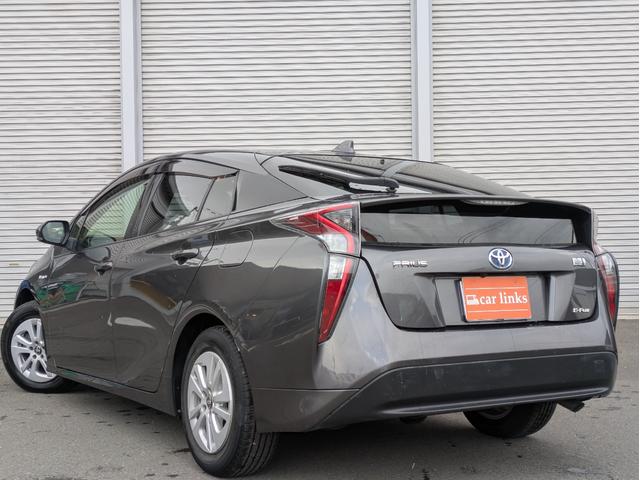 プリウス S 4WD ワンオーナー 寒冷地仕様 社外ナビ フルセグTV バックカメラ ETC LEDヘッドライト クルーズコントロール 純正エンジンスターター フロントドライブレコーダー 夏・冬タイヤ(8枚目)