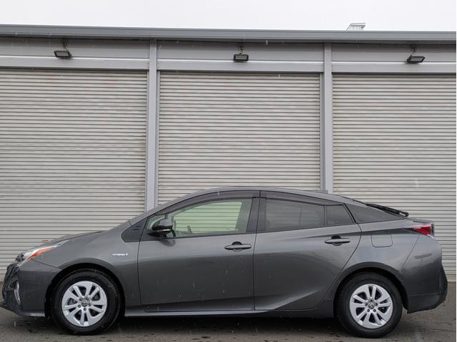 プリウス S 4WD ワンオーナー 寒冷地仕様 社外ナビ フルセグTV バックカメラ ETC LEDヘッドライト クルーズコントロール 純正エンジンスターター フロントドライブレコーダー 夏・冬タイヤ(9枚目)