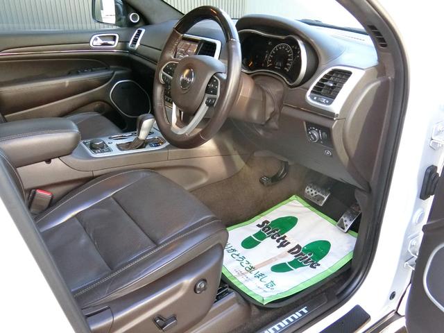 ジープ・グランドチェロキー サミット　サンルーフ　ｈａｒｍａｎ／ｋａｒｄｏｎサウンド　レーダークルーズコントロール　限定車サミット（16枚目）