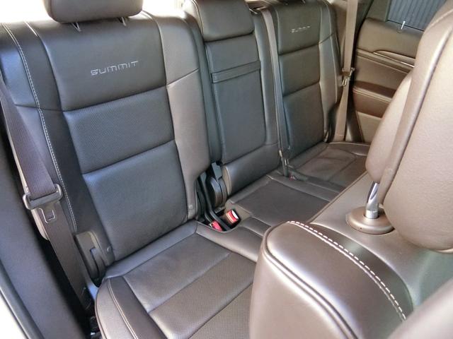 ジープ・グランドチェロキー サミット　サンルーフ　ｈａｒｍａｎ／ｋａｒｄｏｎサウンド　レーダークルーズコントロール　限定車サミット（24枚目）