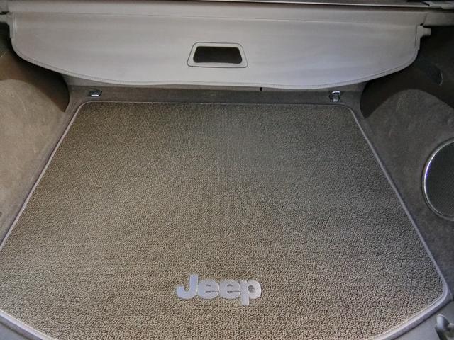 ジープ・グランドチェロキー サミット　サンルーフ　ｈａｒｍａｎ／ｋａｒｄｏｎサウンド　レーダークルーズコントロール　限定車サミット（27枚目）