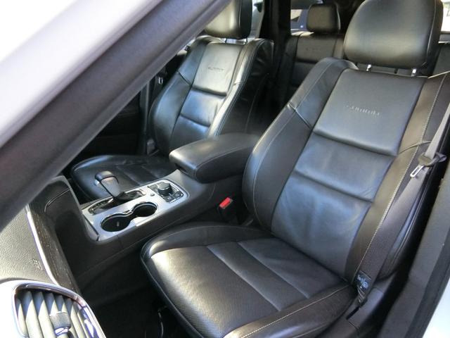 ジープ・グランドチェロキー サミット　サンルーフ　ｈａｒｍａｎ／ｋａｒｄｏｎサウンド　レーダークルーズコントロール　限定車サミット（31枚目）