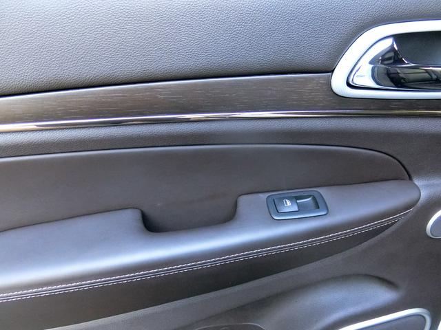 ジープ・グランドチェロキー サミット　サンルーフ　ｈａｒｍａｎ／ｋａｒｄｏｎサウンド　レーダークルーズコントロール　限定車サミット（39枚目）