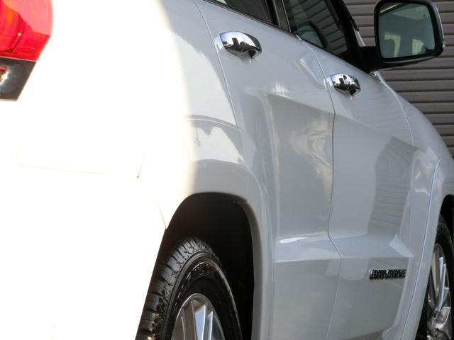 ジープ・グランドチェロキー サミット　サンルーフ　ｈａｒｍａｎ／ｋａｒｄｏｎサウンド　レーダークルーズコントロール　限定車サミット（45枚目）