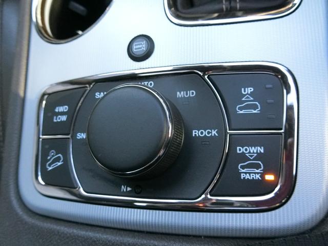 ジープ・グランドチェロキー サミット　サンルーフ　ｈａｒｍａｎ／ｋａｒｄｏｎサウンド　レーダークルーズコントロール　限定車サミット（62枚目）