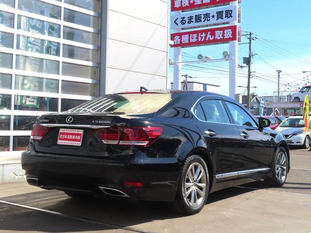 ＬＳ ＬＳ６００ｈ　バージョンＬ　４ＷＤ　衝突軽減ブレーキ・純正ナビ・フルセグ・ＣＤ／ＤＶＤ／ＢＴ・Ｂカメラ・リアエンターテイメント・レザーシート・シートヒーター・エアシート・スマートキー・エアサス・ＢＳＭ・ＥＴＣ・後席マッサージ（9枚目）