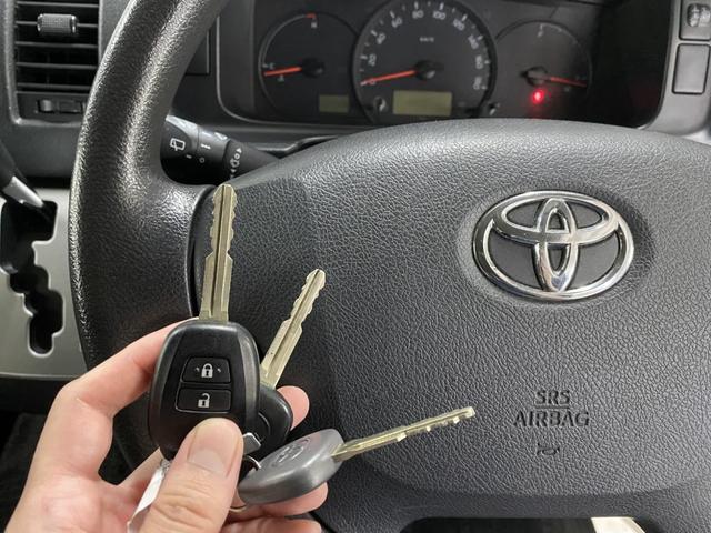 ハイエースバン 　Ｄ－ＴＢ　車いす仕様車　４ＷＤ　Ｄ保証　２年車検（付）・Ｂカメラ・スイングアームリフト・車いす固定装置２基・オートステップ・１０人乗り・キーレス・リアヒーター（29枚目）
