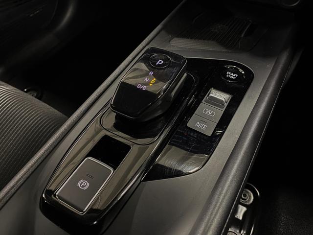 ノート X FOUR 4WD C保証 2年車検(付)・衝突軽減B・純正ナビ・TV・BT・Bカメラ・アラウンドビュー・プロパイロット・インテリキー・シートヒーター・ETC・ステアリングヒーター・コーナーセンサー・Pスタート(24枚目)