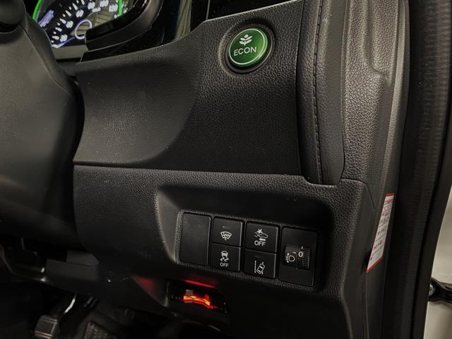 シャトル ハイブリッド ホンダセンシング 4WD B保証 2年車検(付)・ホンダセンシング・衝突軽減ブレーキ・ナビ・CD/BT・Bカメラ・レーダークルコン・ETC・スマートキー・Pスタート・ワイパーデアイサー・VSA(27枚目)