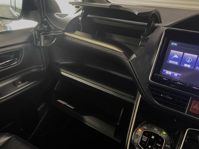 エスクァイア Ｇｉ　ブラックテーラード　４ＷＤ　２年車検（付）・ＴＳＳ・衝突軽減Ｂ・純正９インチナビ・ＴＶ・ＣＤ／ＤＶＤ／ＢＴ・Ｂカメラ・フリップダウン・スマートキー・Ｗパワスラ・７人乗り・ＥＴＣ・寒冷地仕様・エンスタ・純正エアロ・クルコン（28枚目）