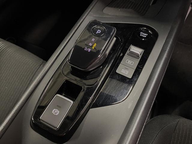 ノート Ｘ　ＦＯＵＲ　４ＷＤ　Ｃ保証　２年車検（付）・衝突軽減ブレーキ・ナビ・ＴＶ・ＢＴ・Ｂカメラ・アラウンドビュー・インテリキー・Ｐスタート・プロパイロット・ステアリングヒーター・シートヒーター・ＥＴＣ・ＢＳＭ（28枚目）