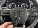スマートキーを装備しておりますので、鍵をポケットやカバンに入れておいても、車輌に近付く、もしくはドアノブに触れるだけでドアが開きます!荷物で手が塞がっている時などに◎