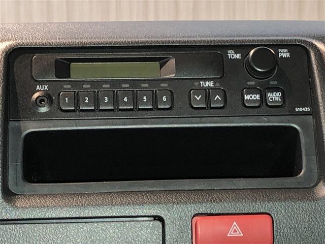 ハイエースバン ＤＸ　ドラレコ　寒冷地仕様車　横滑り防止　イモビ　４ＷＤ　バックカメラ　キーレス　運転席エアバッグ　ミュージックプレイヤー接続可　パワーウインドウ　ＡＢＳ　エアコン　パワステ　助手席エアバッグ　ベンチシート（3枚目）