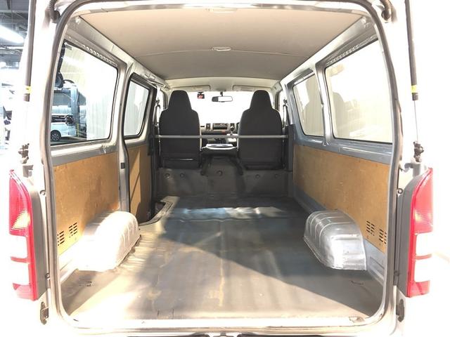 ハイエースバン ＤＸ　ドラレコ　寒冷地仕様車　横滑り防止　イモビ　４ＷＤ　バックカメラ　キーレス　運転席エアバッグ　ミュージックプレイヤー接続可　パワーウインドウ　ＡＢＳ　エアコン　パワステ　助手席エアバッグ　ベンチシート（7枚目）