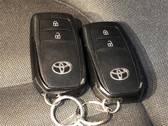 ヤリス X 追突防止装置 VSC スマートキー&プッシュスタート イモビライザー 寒冷地仕様 Bカメラ マニュアルエアコン ETC付 ナビ Aクルコン アイドリングストップ レンタアップ 4WD パワーウインドウ(20枚目)