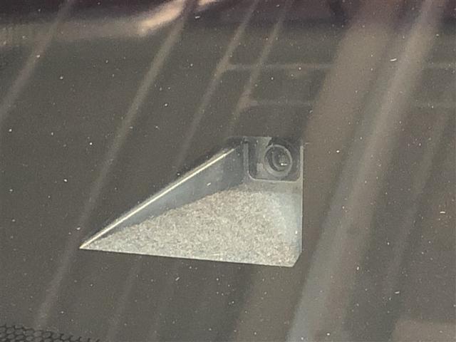 クラウンハイブリッド ＲＳアドバンス　Ｆｏｕｒ　バックモニター　衝突軽減　横滑防止装置　フルセグテレビ　エアコン　ＬＥＤライト　ナビ＆ＴＶ　オートクルーズ　ドライブレコーダー　スマートキー　電動シート　キーレス　サイドエアバッグ　ＤＶＤ　メモリナビ（4枚目）