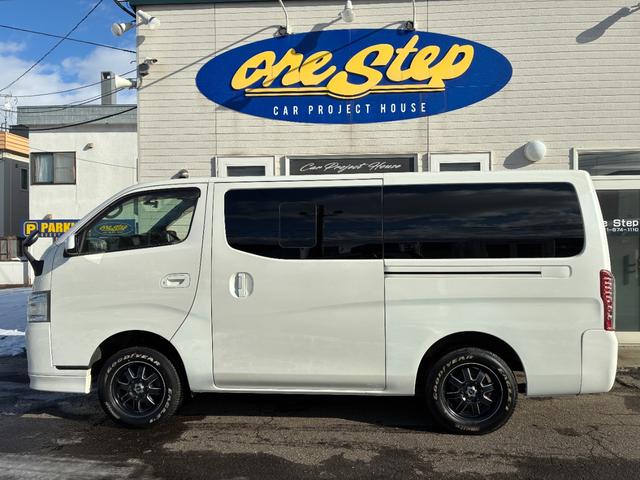 ＮＶ３５０キャラバンバン ロングプレミアムＧＸターボ　ディーゼル４ＷＤＬＩＮＫＳベッドＫＩＴスライドフロア付きファブレスバンデミックアルミイーグルナスカホワイトレターＬＴタイヤプッシュスタートスマートキーバレンティーＬＥＤテール（8枚目）