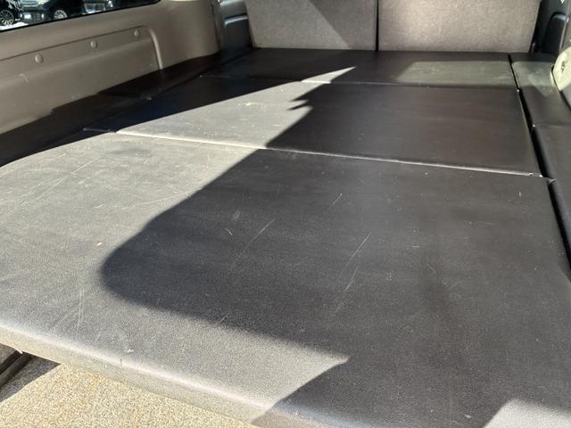 ＮＶ３５０キャラバンバン ロングプレミアムＧＸターボ　ディーゼル４ＷＤＬＩＮＫＳベッドＫＩＴスライドフロア付きファブレスバンデミックアルミイーグルナスカホワイトレターＬＴタイヤプッシュスタートスマートキーバレンティーＬＥＤテール（28枚目）