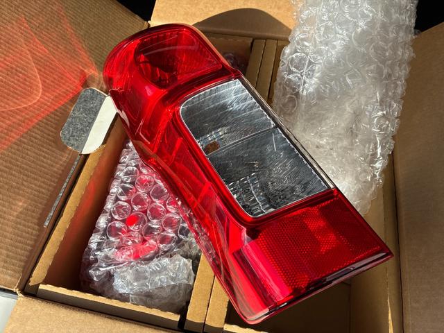 ＮＶ３５０キャラバンバン ロングプレミアムＧＸターボ　ディーゼル４ＷＤＬＩＮＫＳベッドＫＩＴスライドフロア付きファブレスバンデミックアルミイーグルナスカホワイトレターＬＴタイヤプッシュスタートスマートキーバレンティーＬＥＤテール（30枚目）