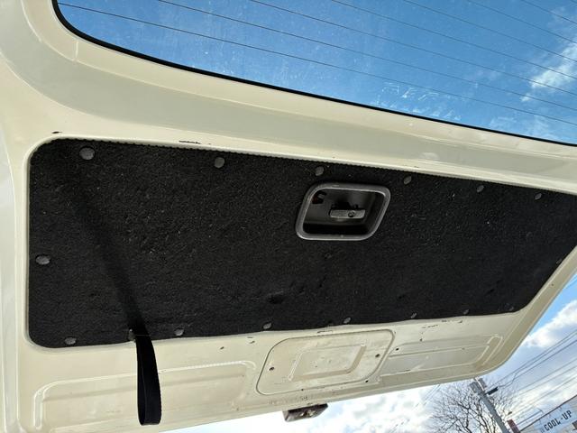ＮＶ３５０キャラバンバン ロングプレミアムＧＸターボ　ディーゼル４ＷＤＬＩＮＫＳベッドＫＩＴスライドフロア付きファブレスバンデミックアルミイーグルナスカホワイトレターＬＴタイヤプッシュスタートスマートキーバレンティーＬＥＤテール（31枚目）