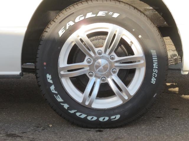 ハイエースバン 　ＴＥＣＳ特装ベース８ナンバーキャンピングリチウムオインサブバッテリー２０００Ｗパワーインバーター６人乗り変更済み車中泊仕様床貼り施工車　ロングハイルーフキャロライン　キャンパーディーゼルターボ４ＷＤ（5枚目）