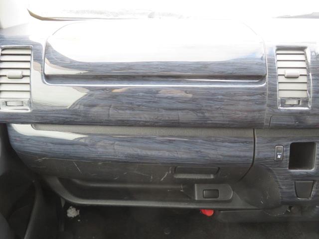 ハイエースバン 　ＴＥＣＳ特装ベース８ナンバーキャンピングリチウムオインサブバッテリー２０００Ｗパワーインバーター６人乗り変更済み車中泊仕様床貼り施工車　ロングハイルーフキャロライン　キャンパーディーゼルターボ４ＷＤ（13枚目）