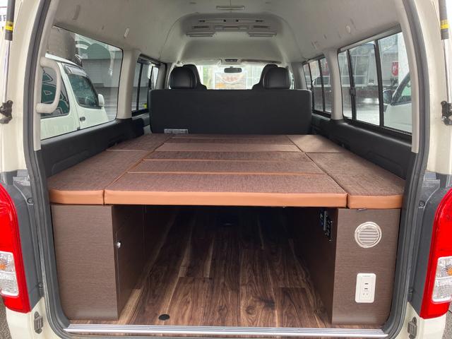 ハイエースバン 　ＴＥＣＳ特装ベース８ナンバーキャンピングリチウムオインサブバッテリー２０００Ｗパワーインバーター６人乗り変更済み車中泊仕様床貼り施工車　ロングハイルーフキャロライン　キャンパーディーゼルターボ４ＷＤ（20枚目）