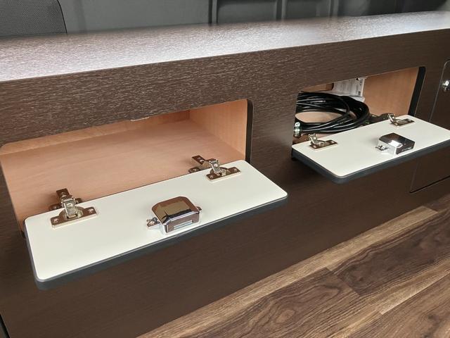 ハイエースバン 　ＴＥＣＳ特装ベース８ナンバーキャンピングリチウムオインサブバッテリー２０００Ｗパワーインバーター６人乗り変更済み車中泊仕様床貼り施工車　ロングハイルーフキャロライン　キャンパーディーゼルターボ４ＷＤ（22枚目）