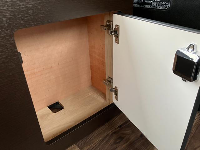 ハイエースバン 　ＴＥＣＳ特装ベース８ナンバーキャンピングリチウムオインサブバッテリー２０００Ｗパワーインバーター６人乗り変更済み車中泊仕様床貼り施工車　ロングハイルーフキャロライン　キャンパーディーゼルターボ４ＷＤ（23枚目）