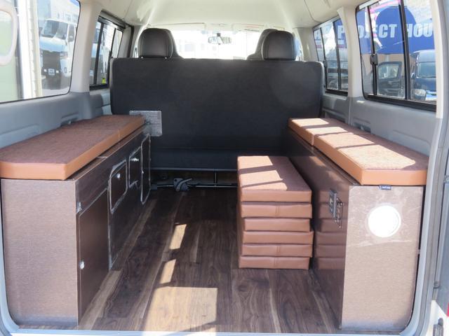 ハイエースバン 8ナンバーキャンピングカーディーゼル4WDキャロライントヨタTECS特装ベースナローハイルーフベースロンリウム床張施行専用キャンパーキット外部電源リチウムイオンサブバッテリー2000Wインバーター(14枚目)