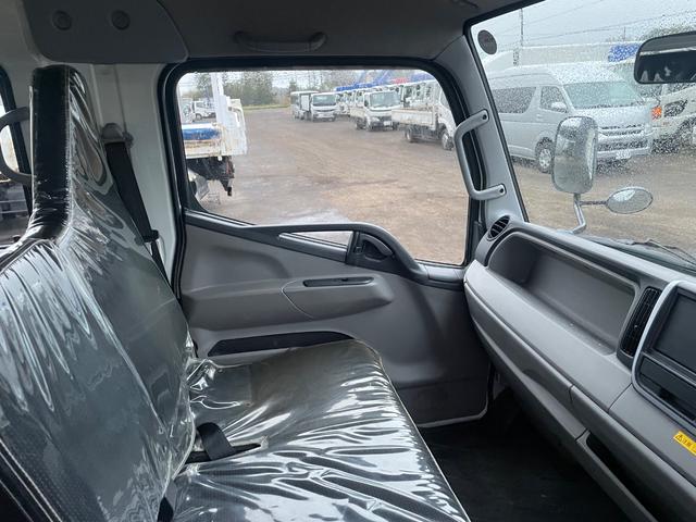 キャンター ２．８５ｔ積　Ｗキャブ超ロングワイド　ＡＴ　フル装備　Ｐ／Ｇ（25枚目）