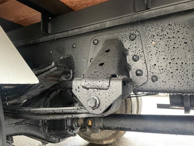 ヒノレンジャー ２．１ｔ積ロング　タダノ４段Ｒ／Ｃ　セルフ　６ＭＴ　フル装備（23枚目）