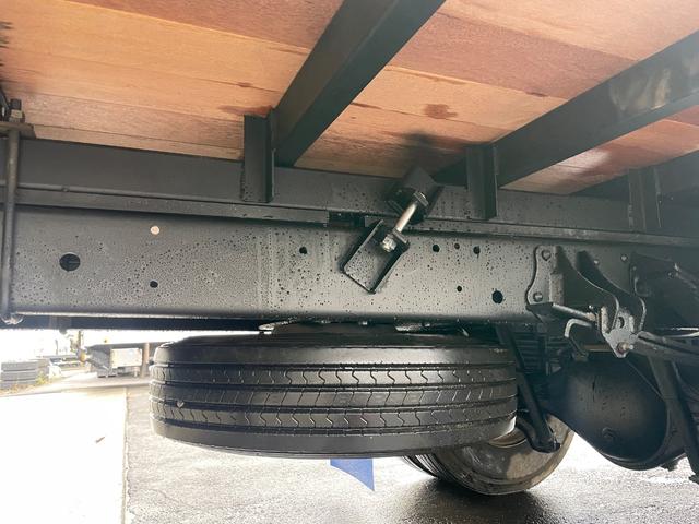 ヒノレンジャー ２．１ｔ積ロング　タダノ４段Ｒ／Ｃ　セルフ　６ＭＴ　フル装備（24枚目）