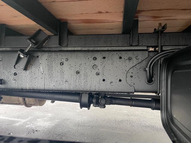 ヒノレンジャー ２．１ｔ積ロング　タダノ４段Ｒ／Ｃ　セルフ　６ＭＴ　フル装備（30枚目）