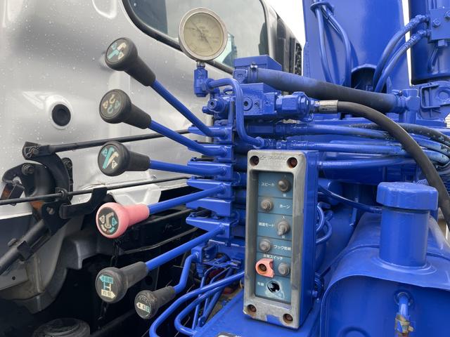 ヒノレンジャー ２．１ｔ積ロング　タダノ４段Ｒ／Ｃ　セルフ　６ＭＴ　フル装備（40枚目）