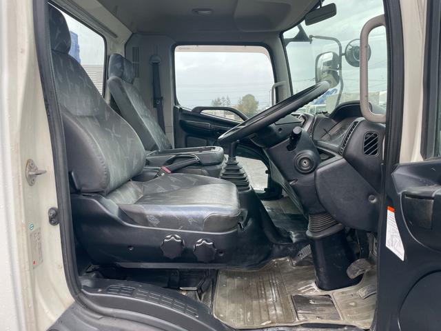 ヒノレンジャー ２．１ｔ積ロング　タダノ４段Ｒ／Ｃ　セルフ　６ＭＴ　フル装備（51枚目）