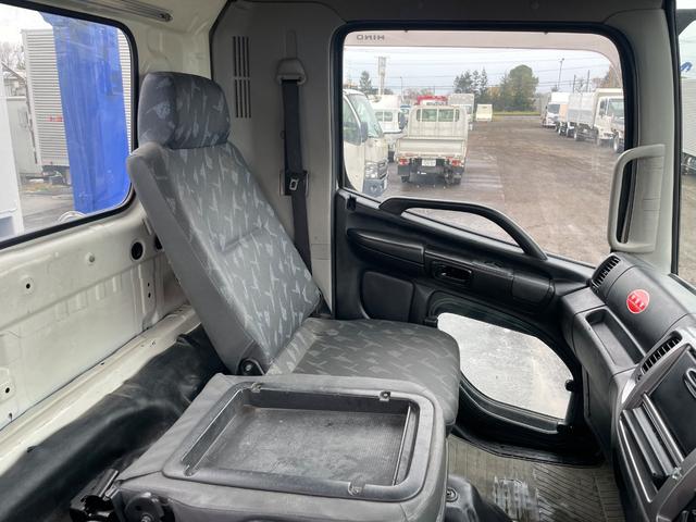 ヒノレンジャー ２．１ｔ積ロング　タダノ４段Ｒ／Ｃ　セルフ　６ＭＴ　フル装備（62枚目）