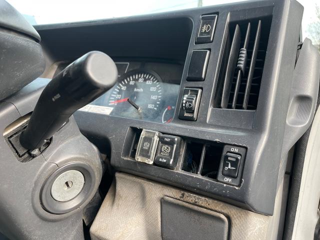 エルフトラック ２ｔ積　ショート　平ボデー　アーム式Ｐ／Ｇ　４ＷＤ　５ＭＴ（22枚目）