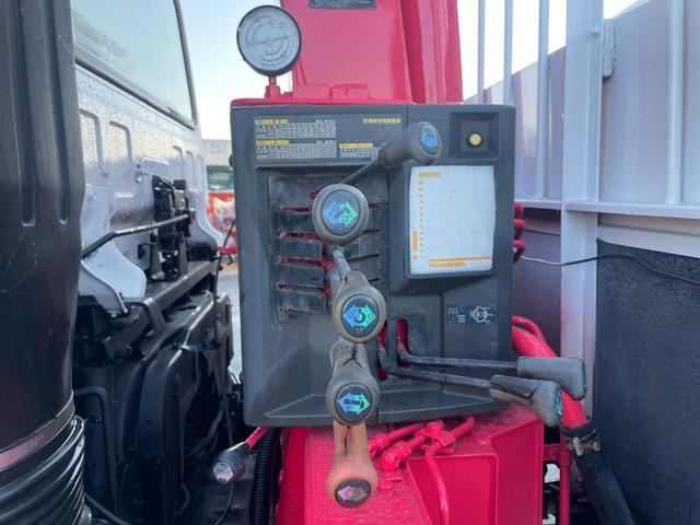 コンドル ３ｔ積ロング　ユニック４段Ｒ／Ｃ　６ＭＴ　フル装備　全塗装済（23枚目）