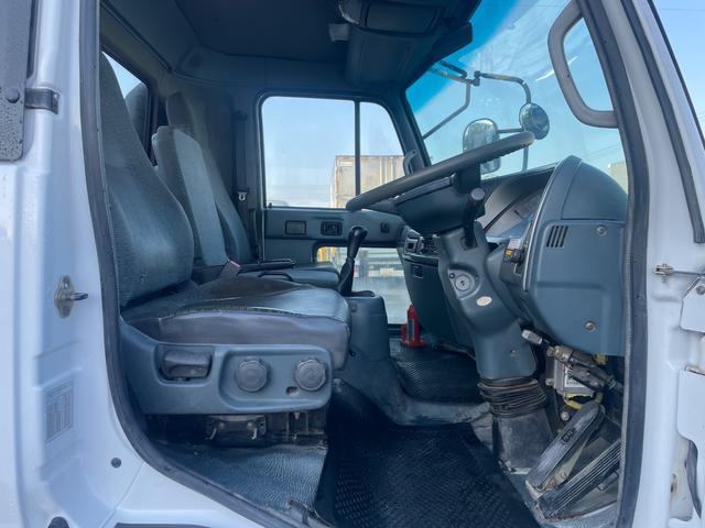 コンドル ３ｔ積ロング　ユニック４段Ｒ／Ｃ　６ＭＴ　フル装備　全塗装済（32枚目）