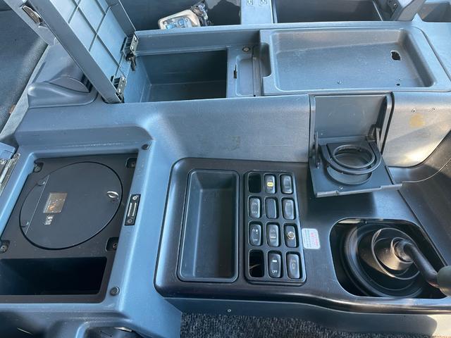 スーパーグレート ９．３ｔ積　四軸低床　セーフティローダー　タダノ４段Ｒ／Ｃ（71枚目）