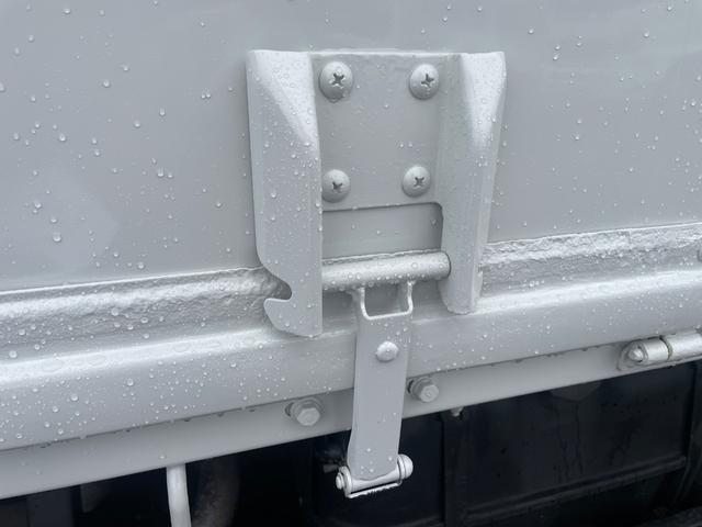 エルフトラック ２ｔ積　拡幅ワイドロング　平ボデー　４ＷＤ　５ＭＴ　フル装備（10枚目）