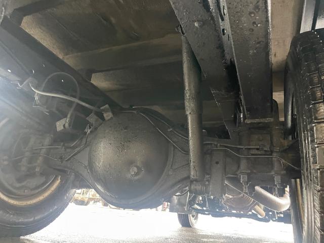 エルフトラック ２ｔ積　拡幅ワイドロング　平ボデー　４ＷＤ　５ＭＴ　フル装備（17枚目）