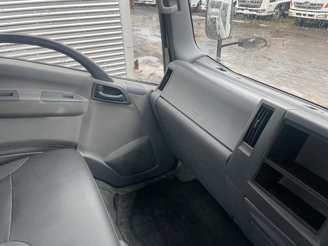 エルフトラック ２ｔ積　拡幅ワイドロング　平ボデー　４ＷＤ　５ＭＴ　フル装備（31枚目）